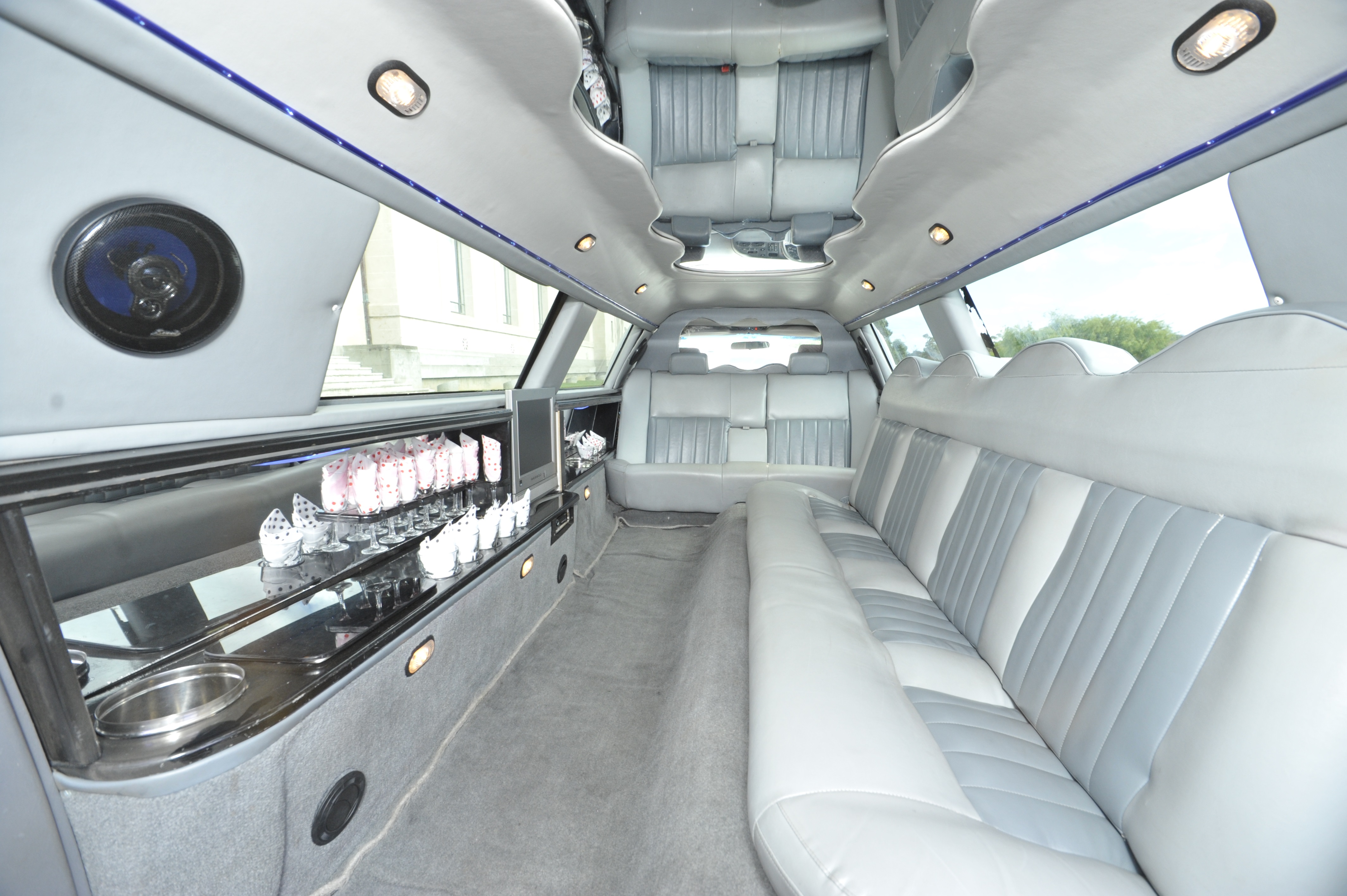 10 Seater Lincoln Limousine