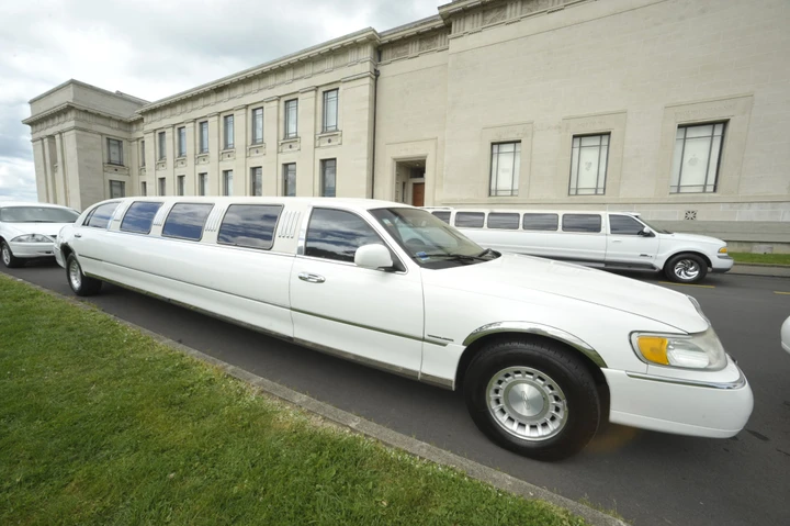 12 Seater Lincoln Limousine