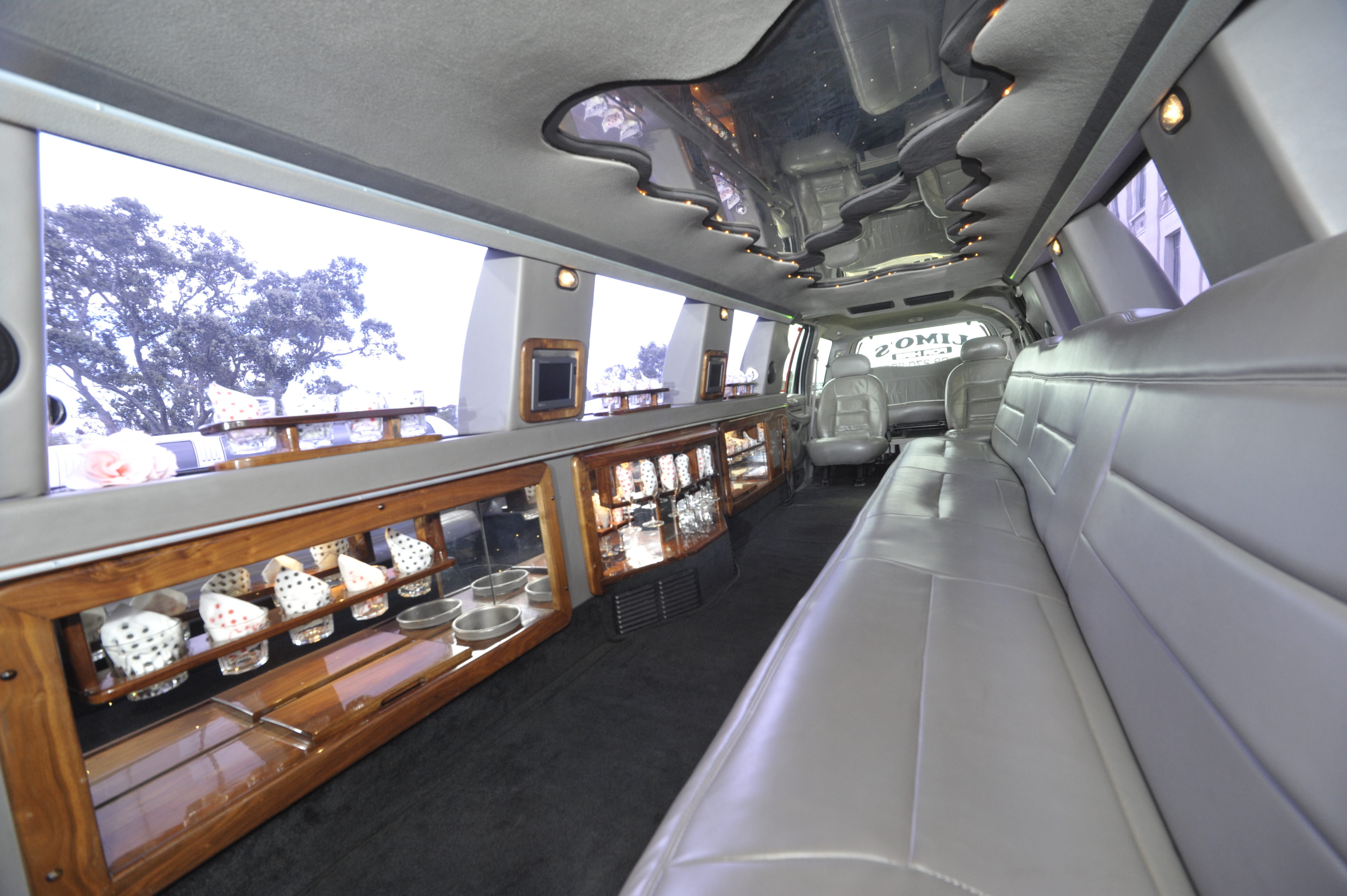 16 Seater Lincoln Navigator Limousine