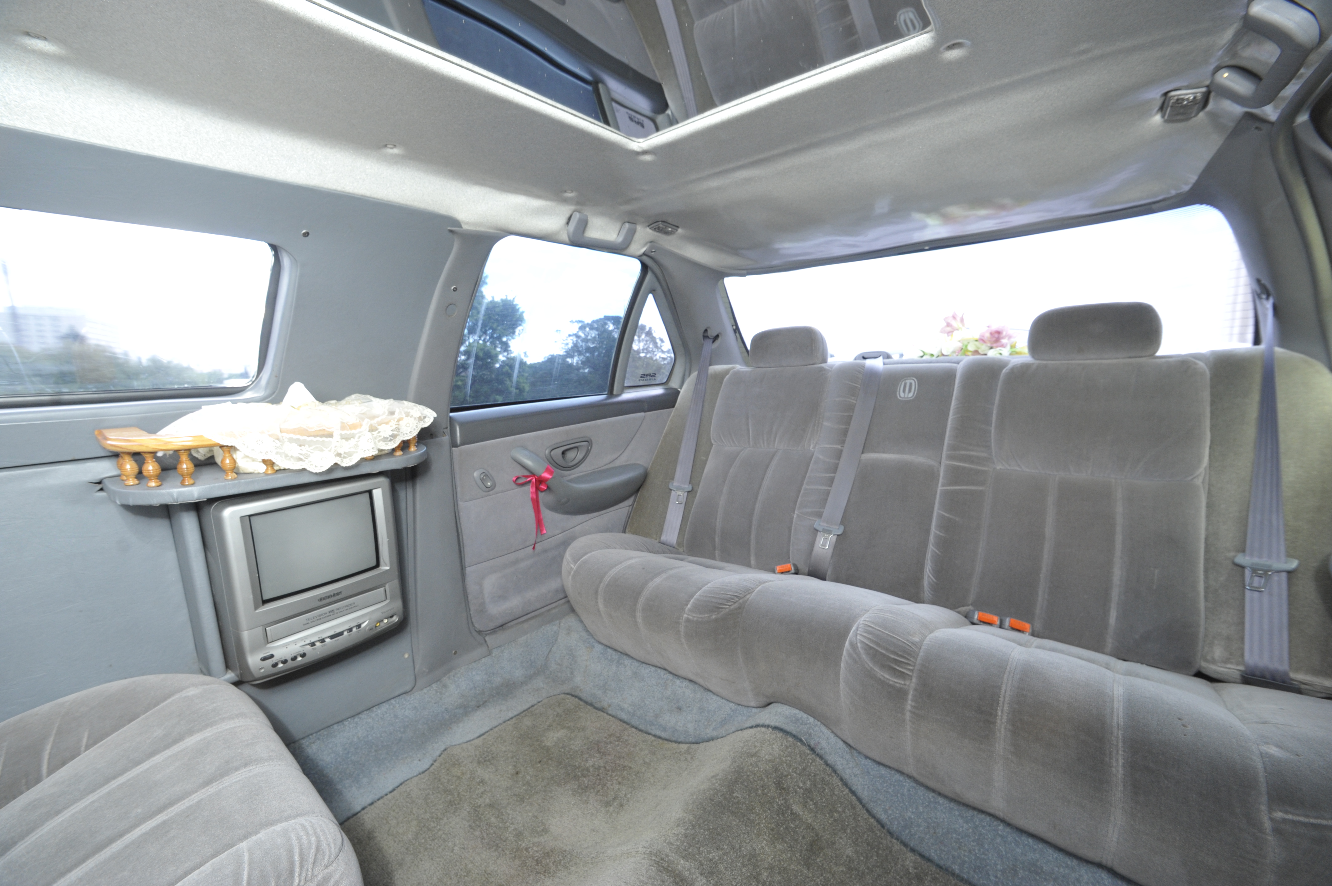 6 Seater Ford Limousine